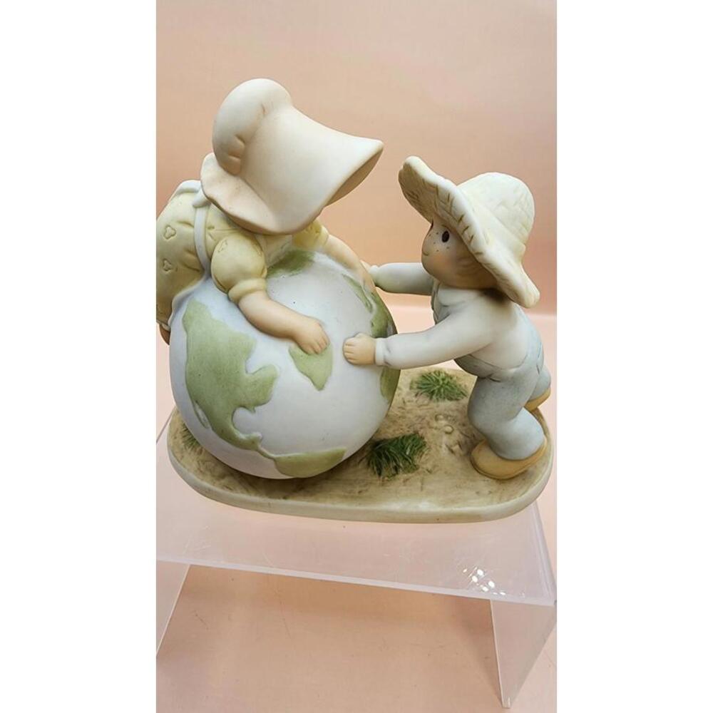 1999 Homco Circle Of Friends By Masterpiece " On Top Of The World " Figurine